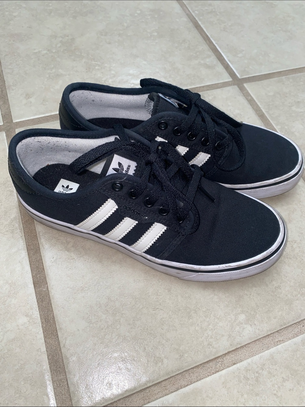 MENS 6 ADIDAS SEELEY SKATE SHOE
